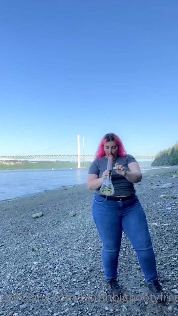 Swipe right to see your fav thick slut enjoying her bong and some part 2 