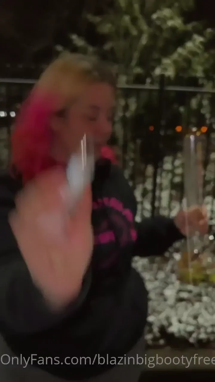 Stoner snow bunny 