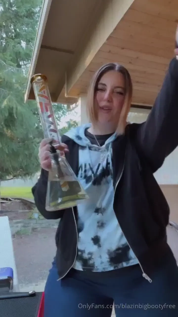 Do you like thick stoner chicks part 4 