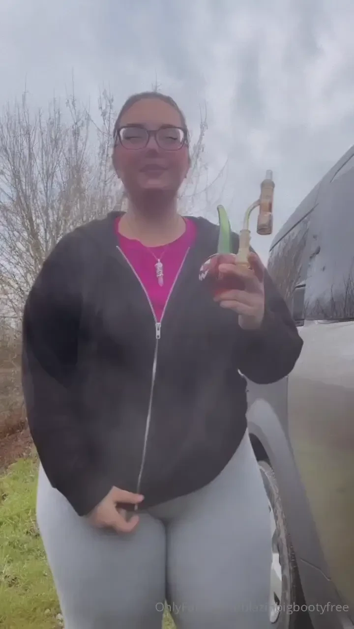 Do you like thick stoner chicks part 5 