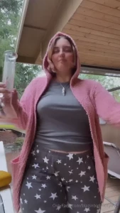 Do you like thick stoner chicks part 1