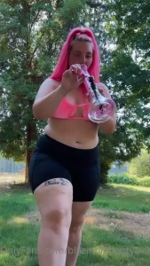 Your fav stoner slut at it again