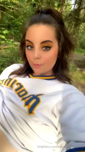 Outdoorsy slut