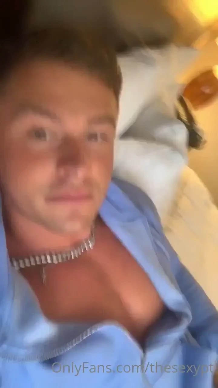 Landed in amsterdam with peachyyboy for my birthday tomorrow 