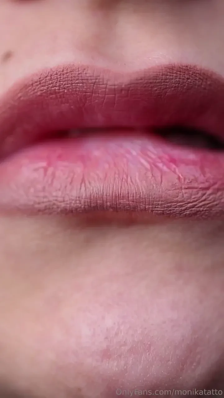 My lips for your kisses 