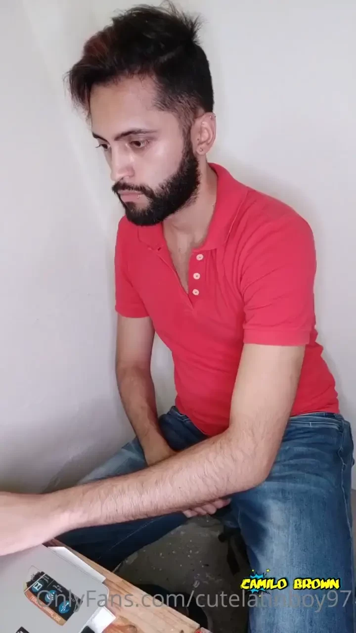 Jerking off to some porn while working 