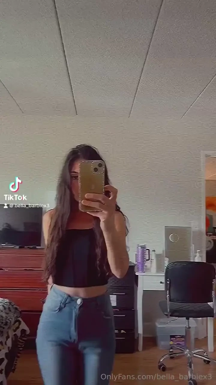 Walking in front of my mirror like a boss 