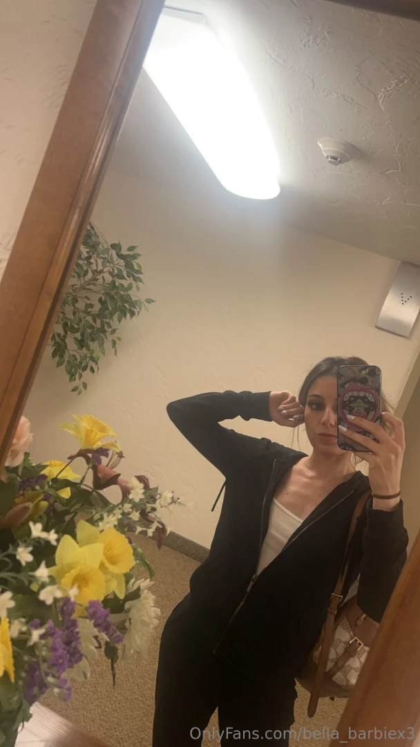 Mirror selfies for the win part 1 