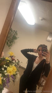 Mirror selfies for the win part 1