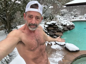 In houston and the snow is still falling part 2