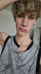 Should i wear a simple make-up like this for a future collab video part 2