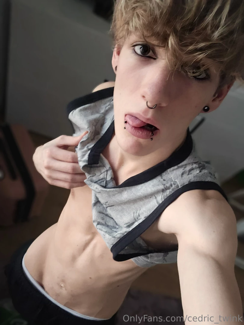 Should i wear a simple make-up like this for a future collab video 
