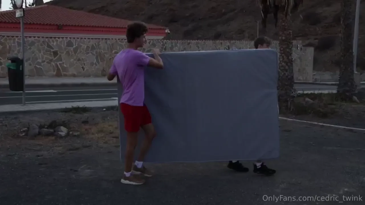 Tape 6 outdoor grindr date 40 30min send me this title in direct 
