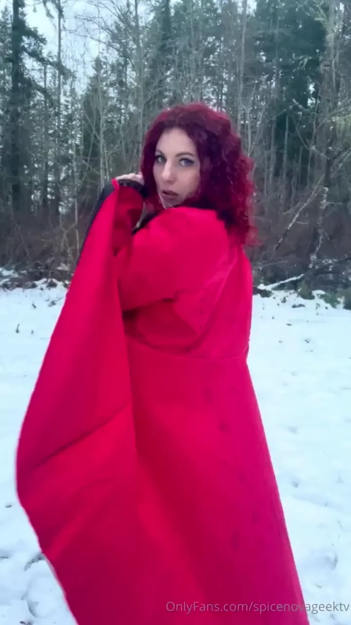 Watch this sexy vampire strip full vid available in your dms 