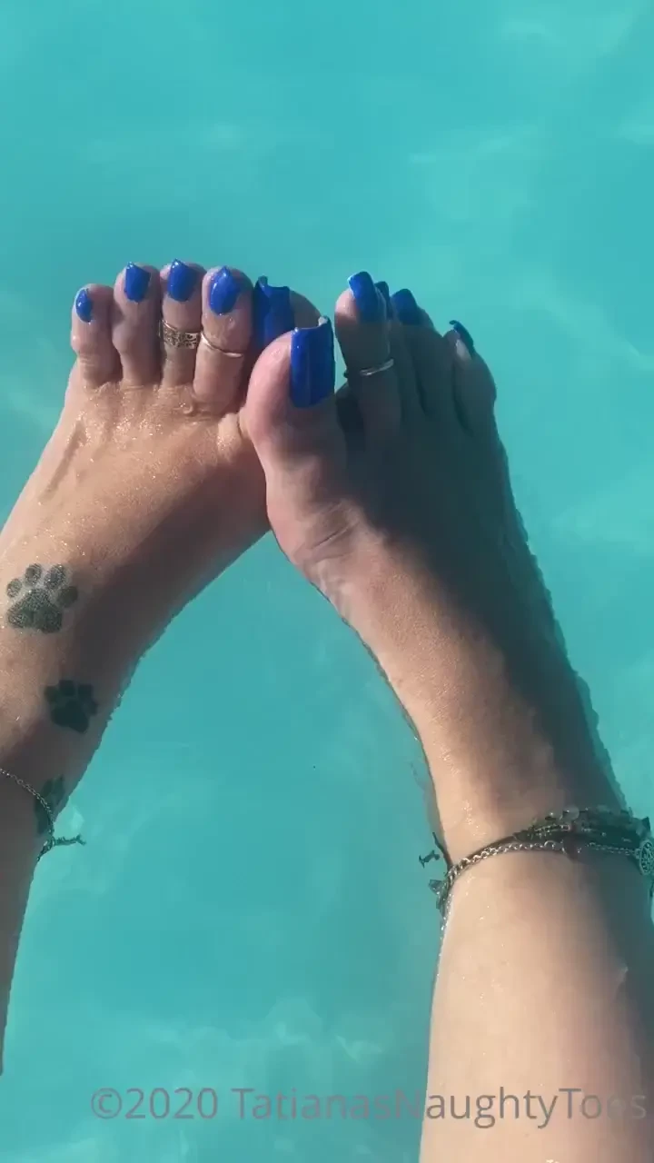 New 2020 07 25 blue pedicure - pool relaxing in the pool with my long 