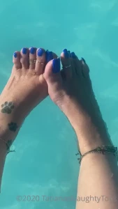 New 2020 07 25 blue pedicure - pool relaxing in the pool with my long