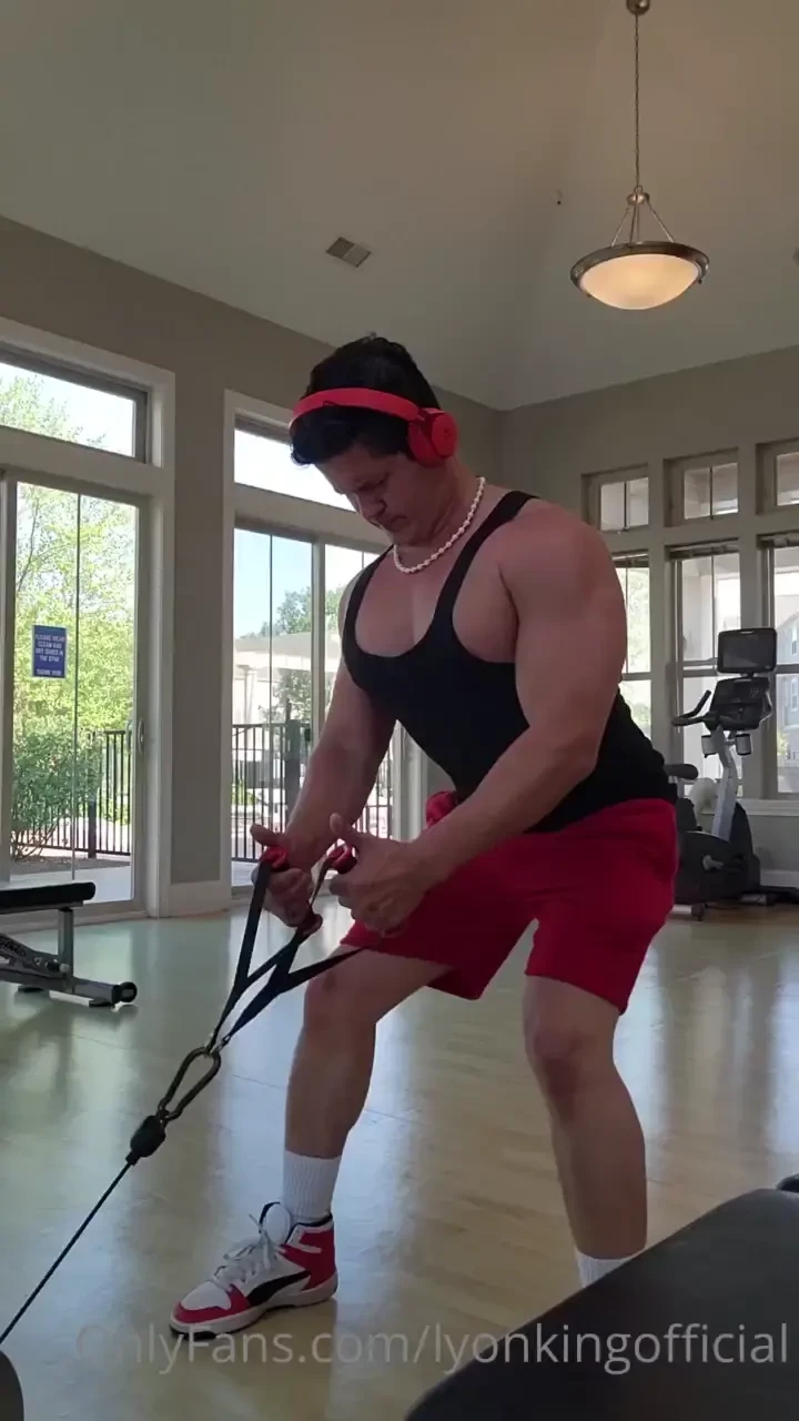 Who loves a sweaty big boy come and smell my pits part 1 