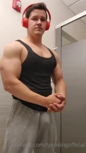 I know you want to smell mu sweaty balls and dick