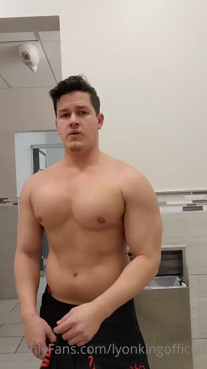 Some chest pump before going to have a sexy time with lucasleonxxx 