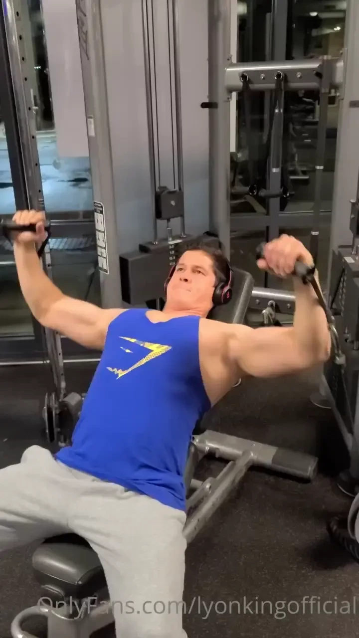 My chest routine for you guys 1 4 series x 20 rep 2 4 series x 15 rep 
