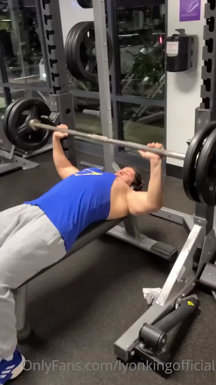 My chest routine for you guys 1 4 series x 20 rep 2 4 series x 15 rep part 1 