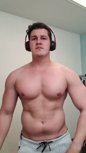 Who likes a beefy boyfriend