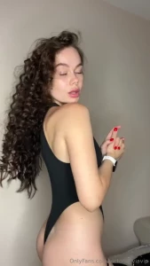 Let me share some beauty and booty to make your mood better