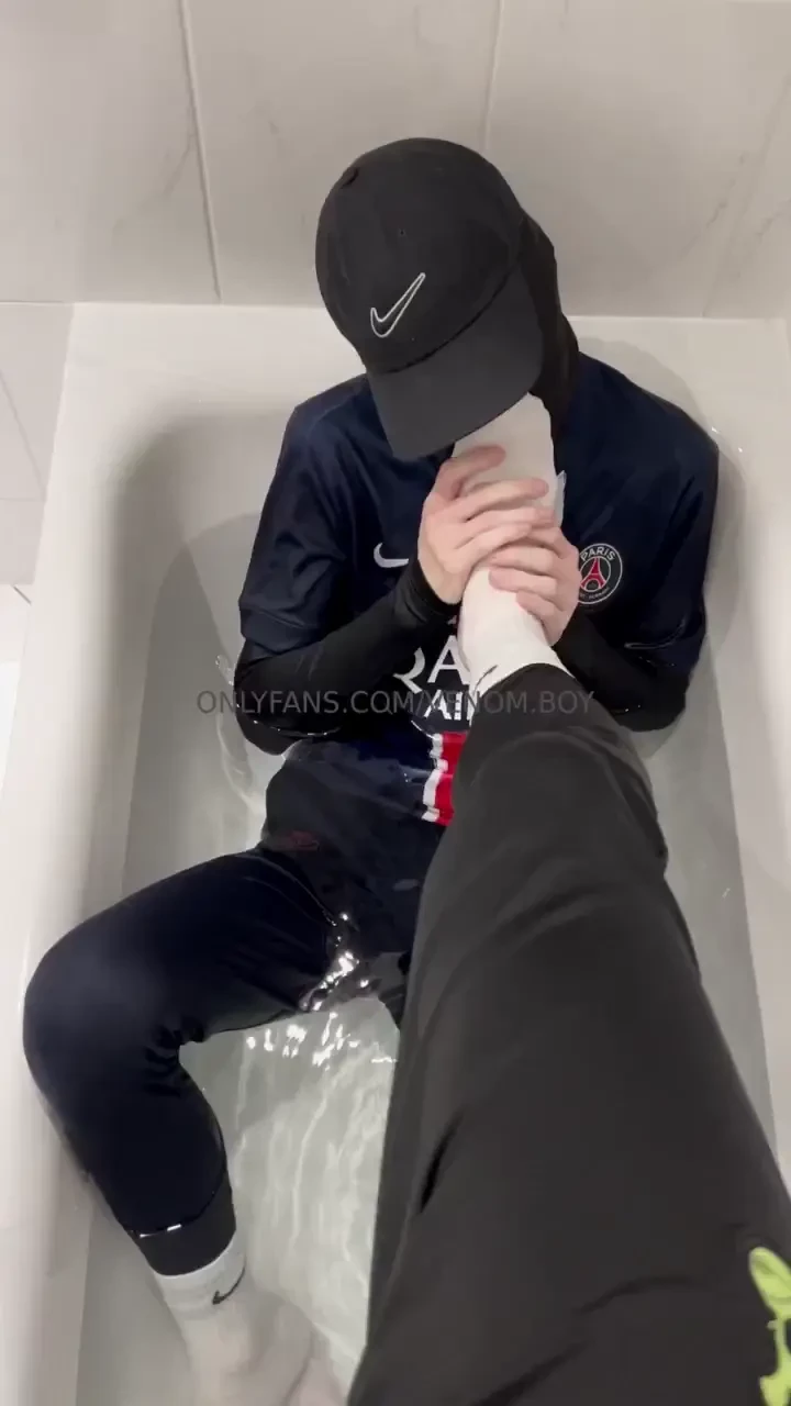 We enjoyed a bath together in football gear i licked the boy s feet 