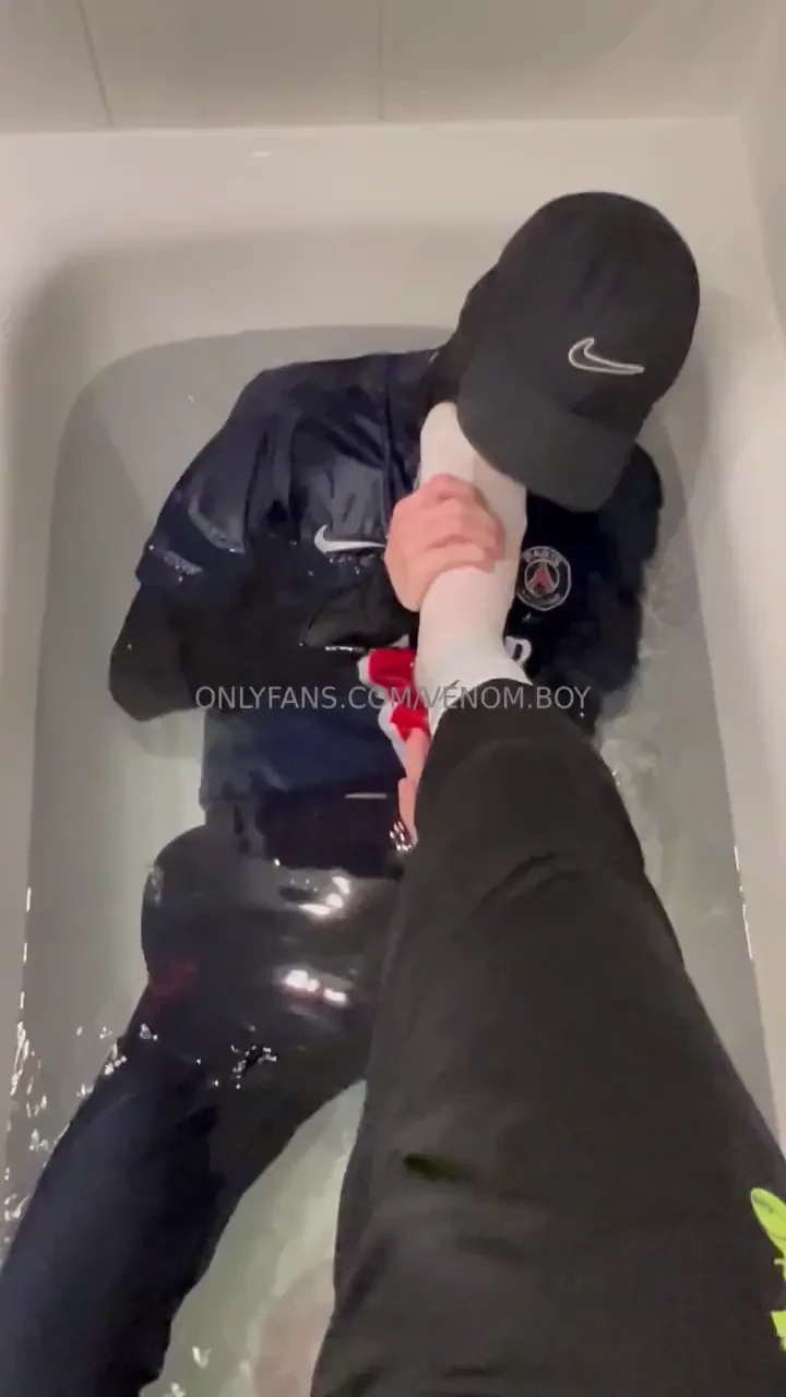 We enjoyed a bath together in football gear i licked the boy s feet part 1 