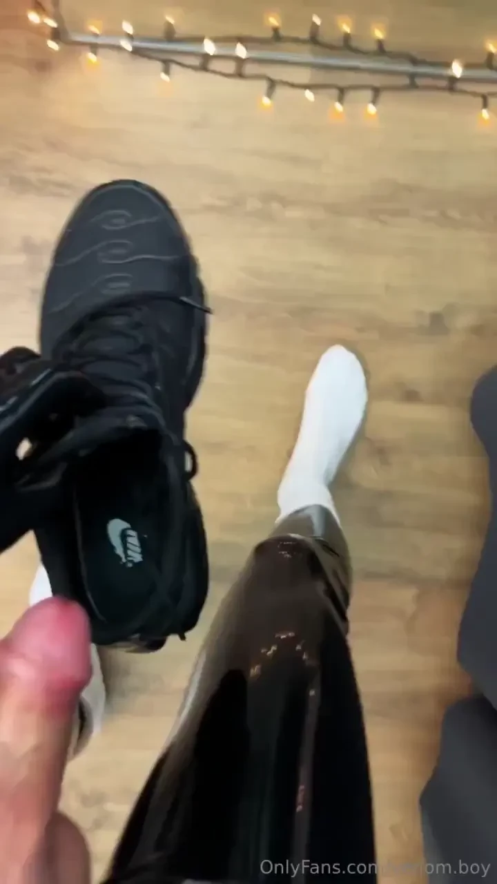 Twink boy covered into full latex is ready for action 