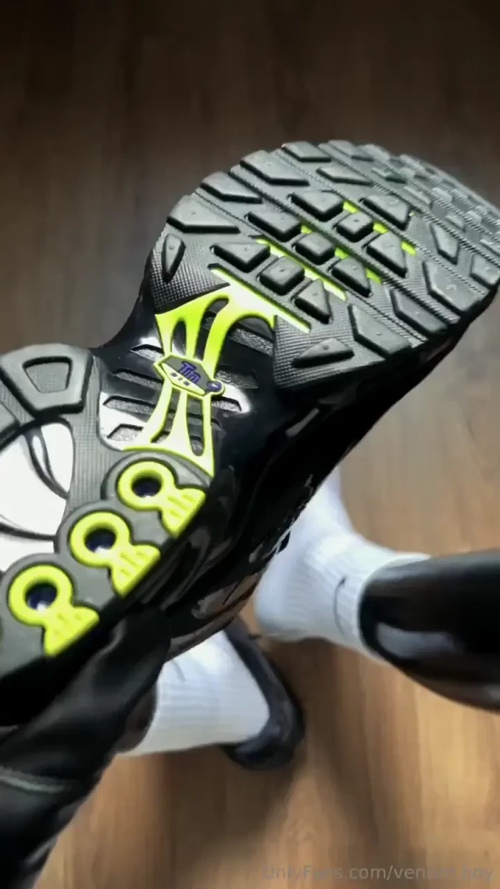 Perfect legs rubber white socks and shiny nike tn sneakers part 1 