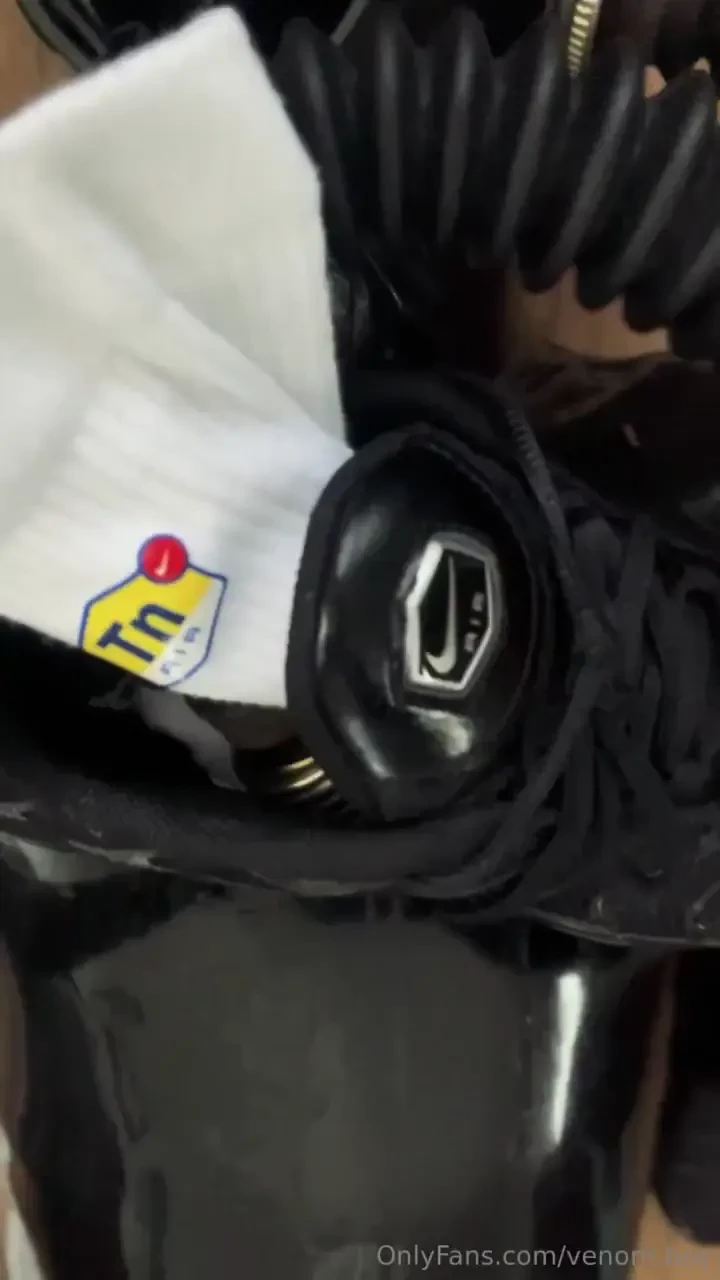 Who likes this position just lie down sniff sneakers and masturbate 