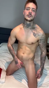 Who would like leo under there tree