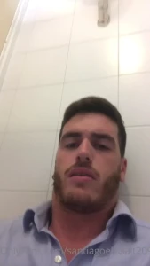 Una de callado en el ba o de la facultad