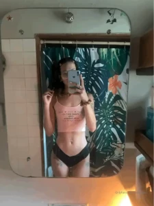 Hi baby spam me with likes for a free nude pic