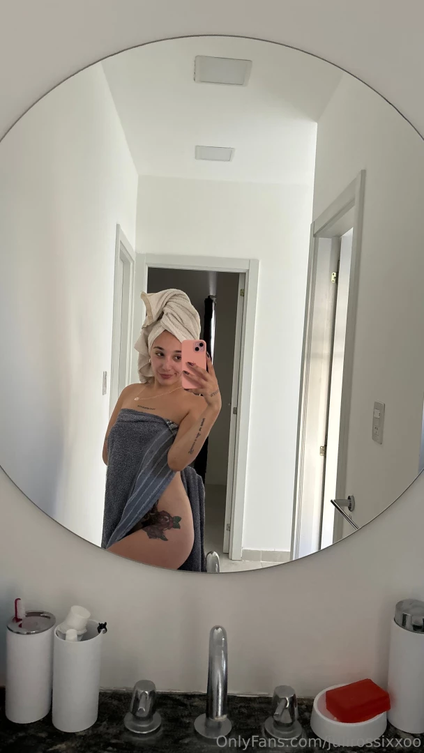 Just finished showering who s coming to dry me off 