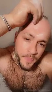 Can you pass me a towel