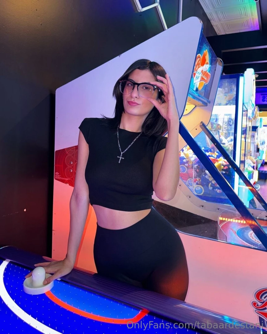 Who comes to play with me 