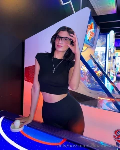 Who comes to play with me