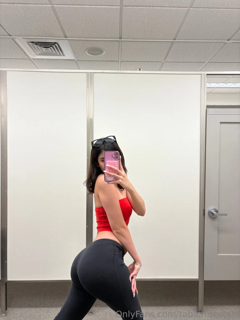 Just a cheeky pic from me why dont you come say hi 