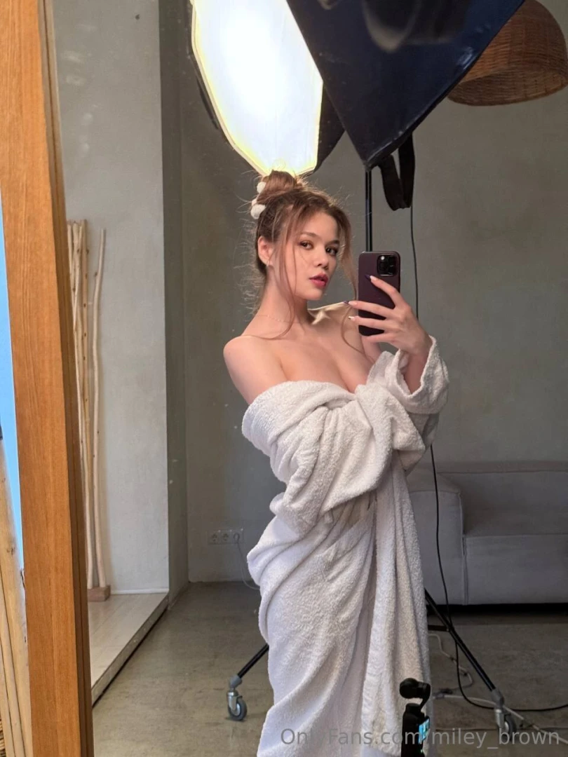 One towel and way too many dirty thoughts 