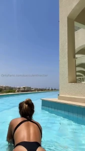I want to please you this morning with my tanned oiled ass did it work