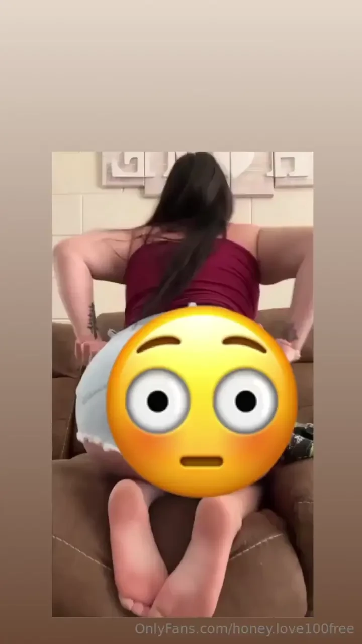 Ass shaking upclose for you daddy unlock the video down below 
