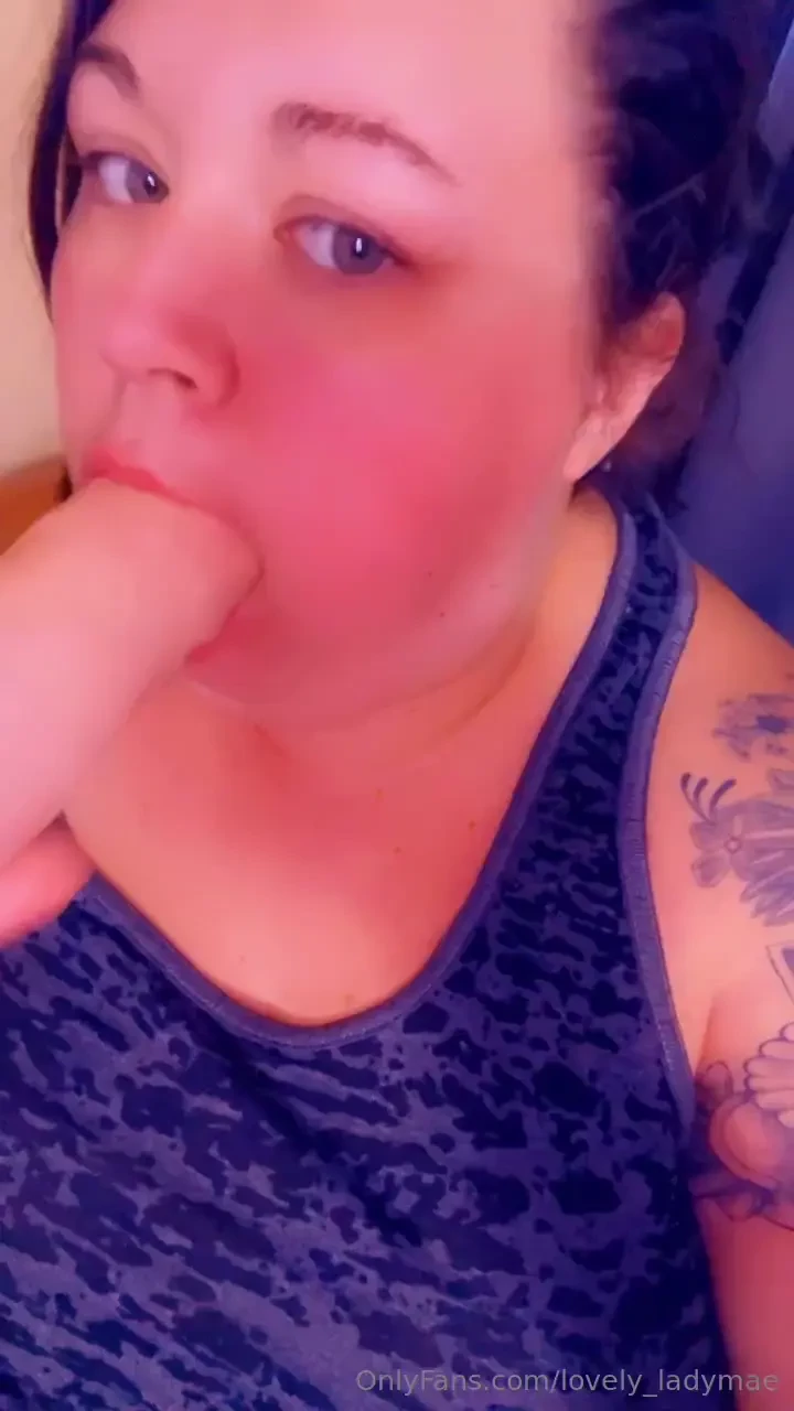 Who wants to watch me fill my tight pussy with this cock until i cum 