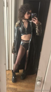 I know it s a tuesday afternoon but i m in a music video today so don