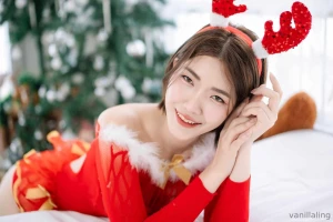 Kiss me under the mistletoe part 50