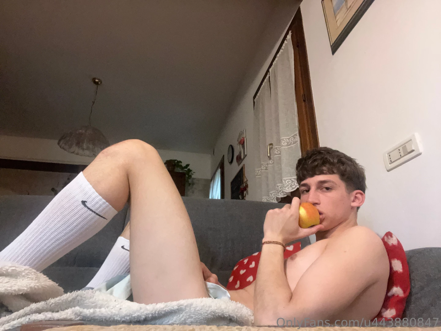 I m the reason you can t take your eyes off the screen 