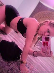 Hello amp goodmorning lovers send me lots of love in the dms