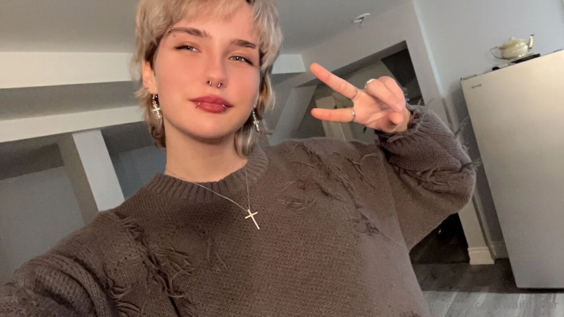 Sending you lots of kisses and love 