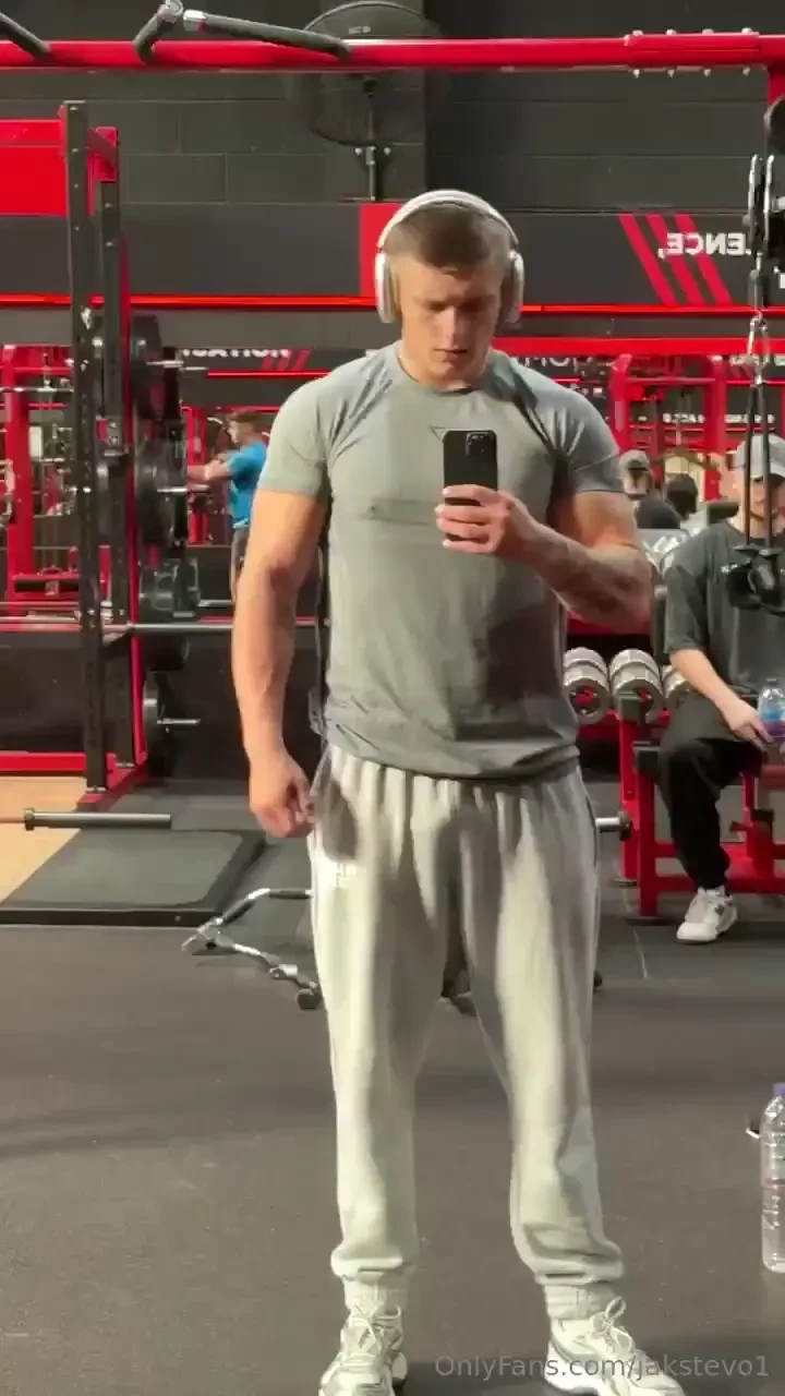 Today got sweatyy message me for a treat i m up all night 